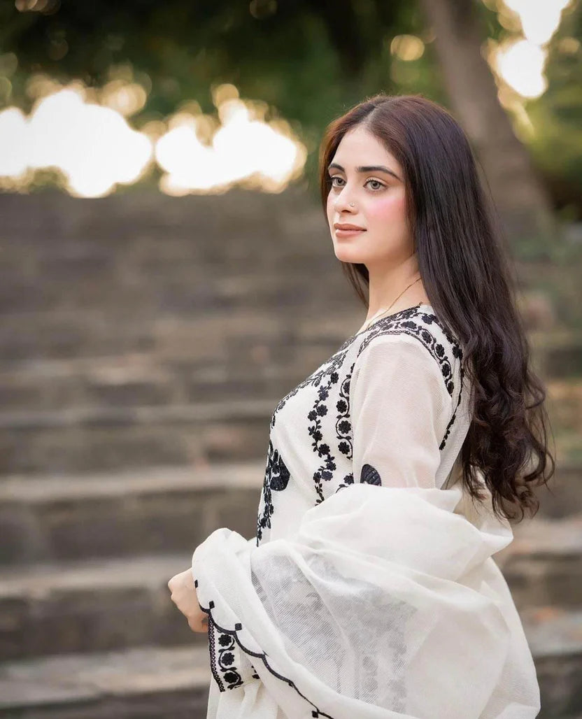 AGHA NOOR LAWN LUXURY UNSTICH EMB 3PC